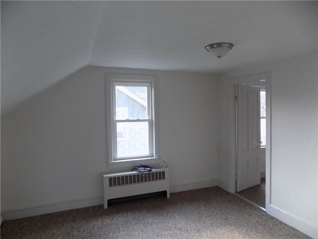 Building Photo - 548 Cottage St