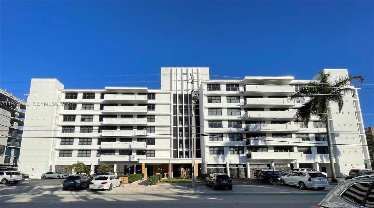 Foto principal - 10101 E Bay Harbor Dr