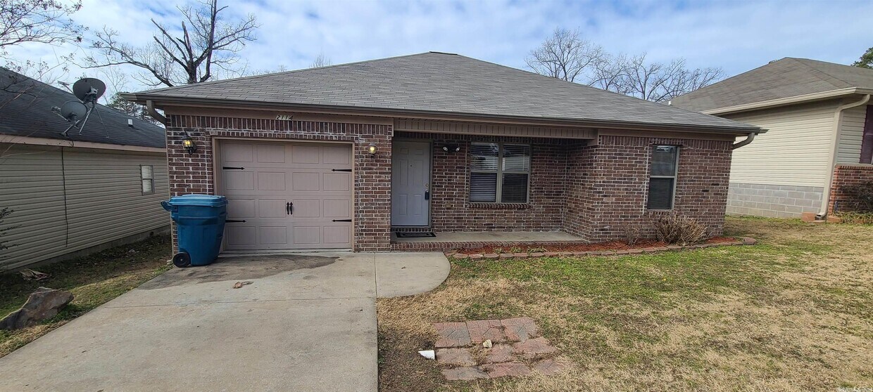Primary Photo - 2114 Perry St