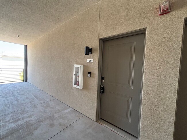 Foto del edificio - 1 BEDROOM APARTMENT FOR RENT IN DESERT COLOR!