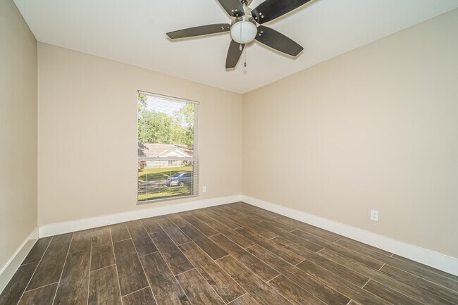 Building Photo - 10074 Woodhollow Dr