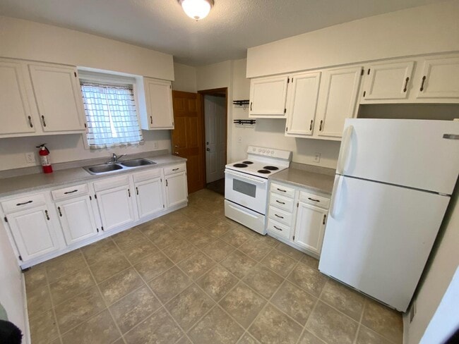 Foto del edificio - 404 S Wayland Ave