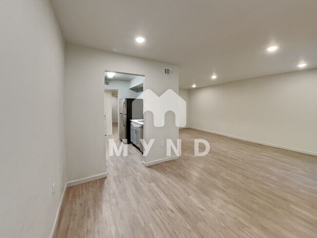Building Photo - 1130 Babcock Rd Unit 226
