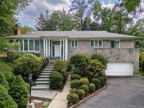 Building Photo - 1341 Pelhamdale Ave