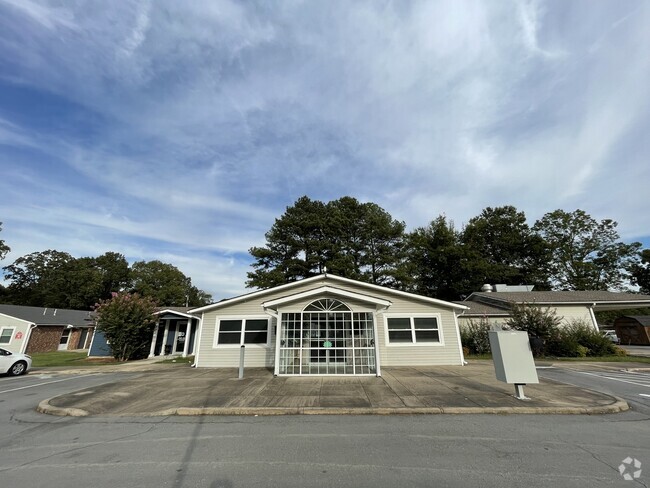 Building Photo - Newberry Court Apartments