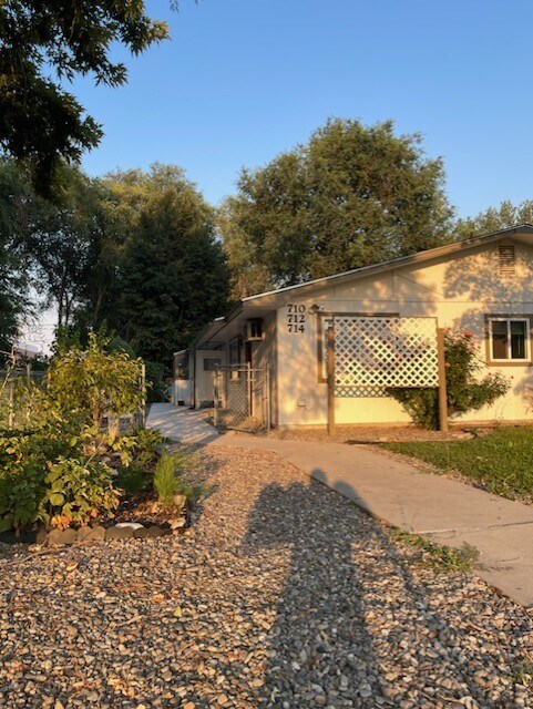 Building Photo - 710 Nectarine St