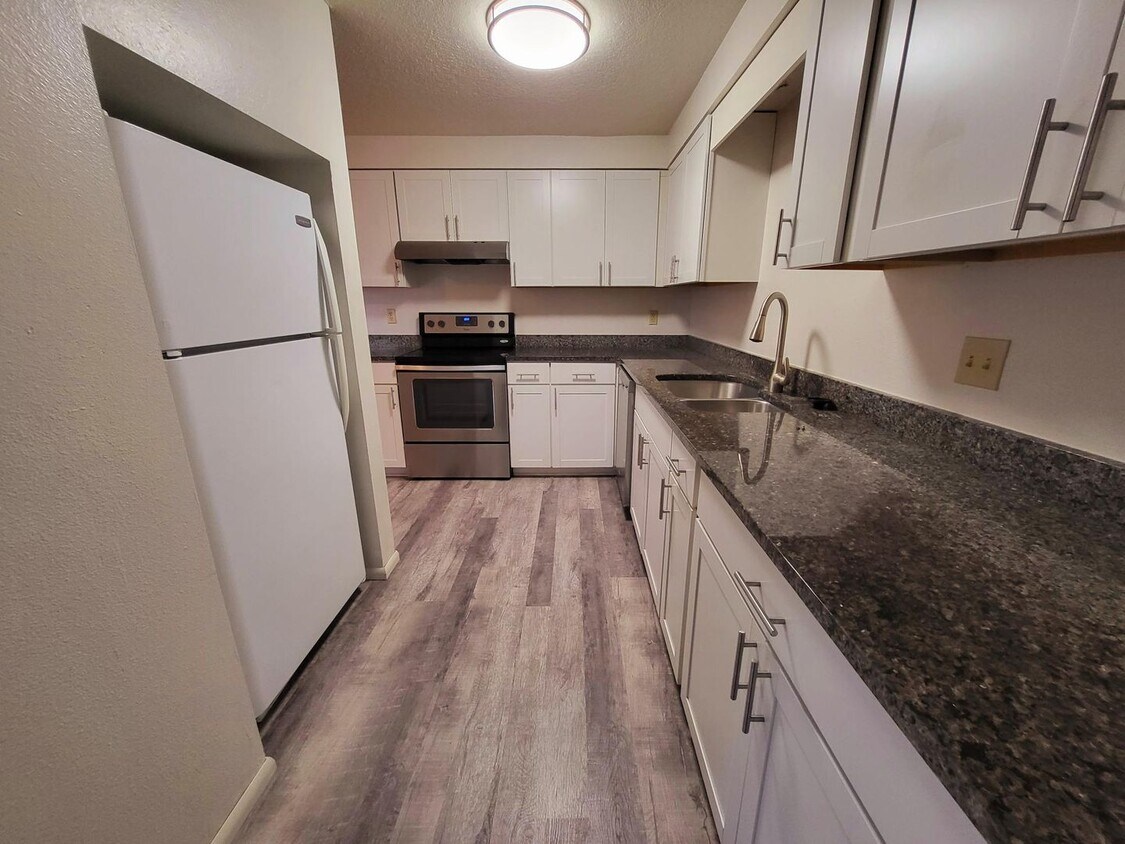 Foto principal - 15057-15063 Boones Way