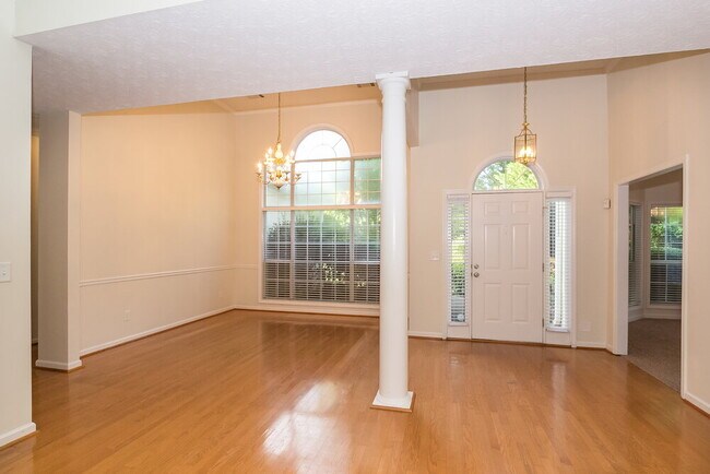 Building Photo - 107 Windsong Dr