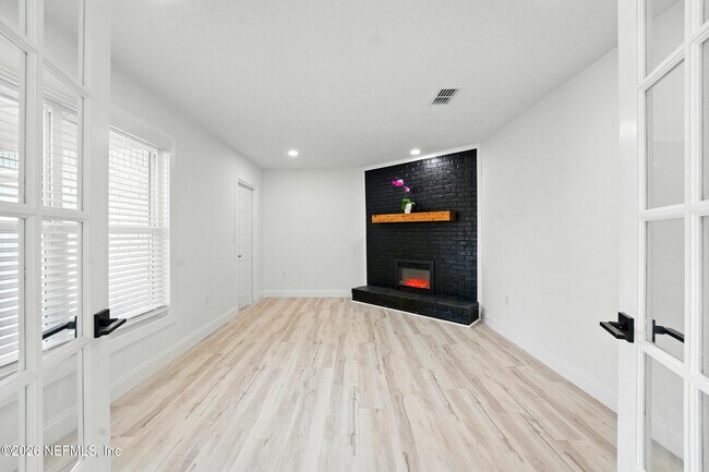 Foto del edificio - 2915 Holly Bay Rd