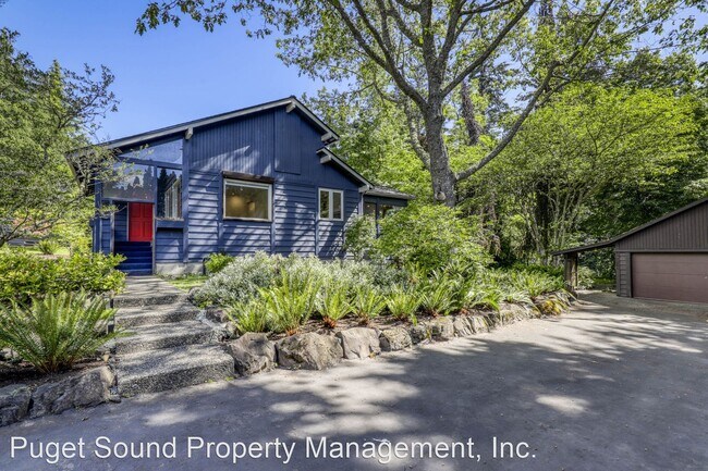 Building Photo - 1 br, 1.5 bath House - 460 Ericksen Avenue NE