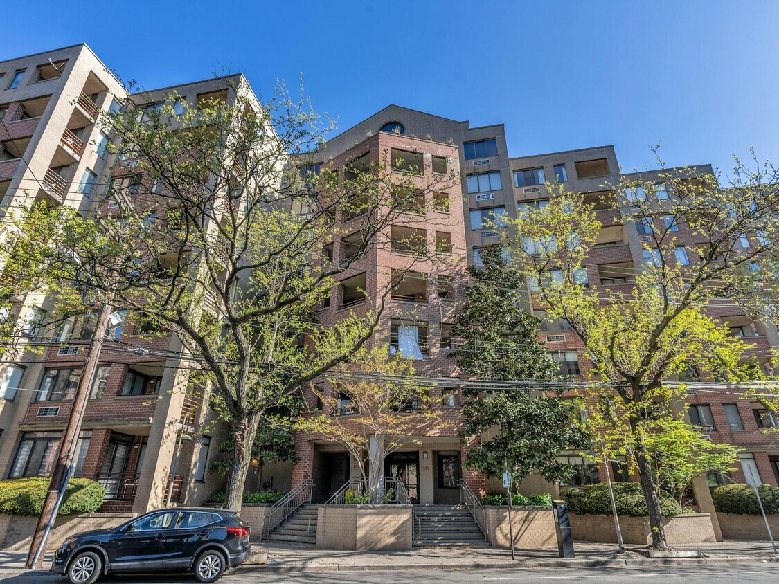 Primary Photo - 300 Newark St.