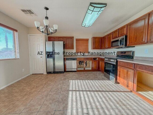 Building Photo - 24016 N Oasis Blvd