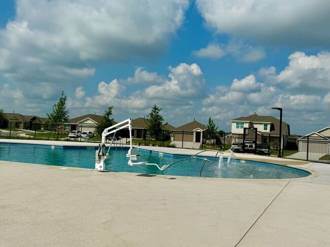 Building Photo - Modern 4-Bedroom Home with Community Pool ...