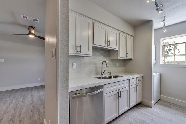 Foto del edificio - 6903 Deatonhill Dr