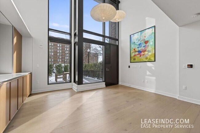 Building Photo - 1332 8th St NW