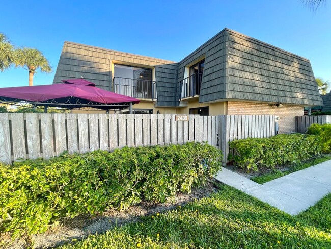 Foto del edificio - Beautiful Townhome in West Palm Beach!