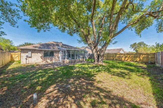 Foto del edificio - 809 Willow Creek Dr