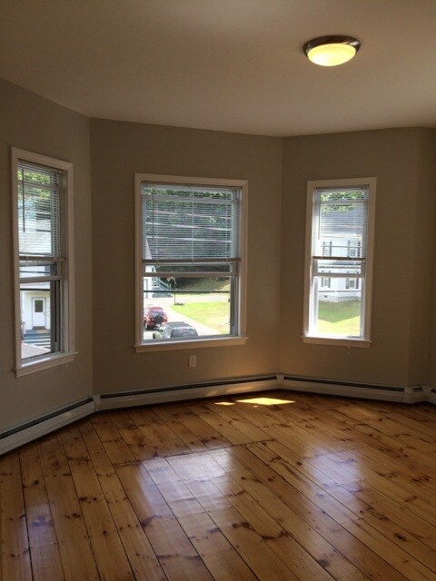 Foto del edificio - 256 Mammoth Rd