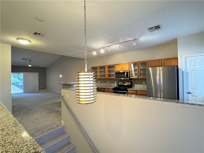 Foto del edificio - 800 Peachy Canyon Cir