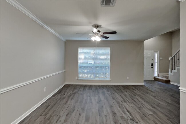 Foto del edificio - 10011 Storm Meadow Dr