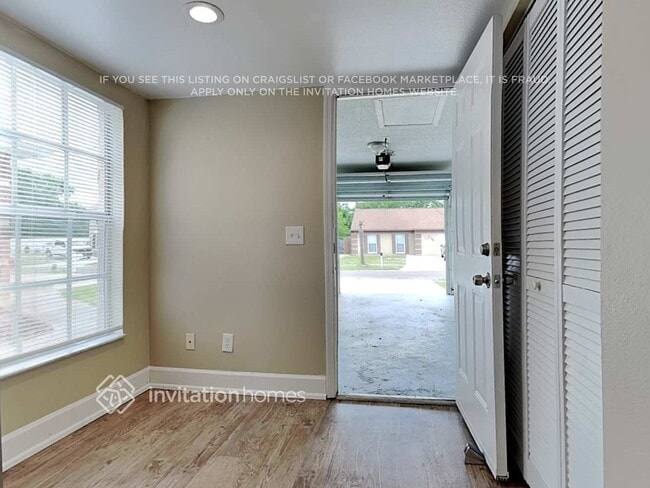 Foto del edificio - 2121 Redleaf Dr