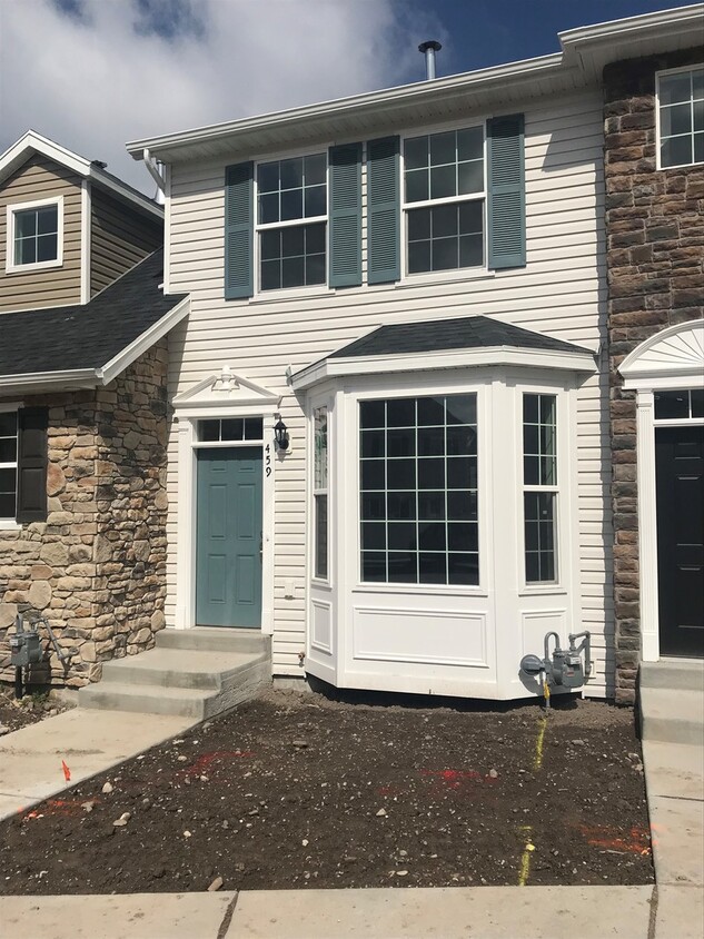 Foto principal - Newer Provo Townhome!