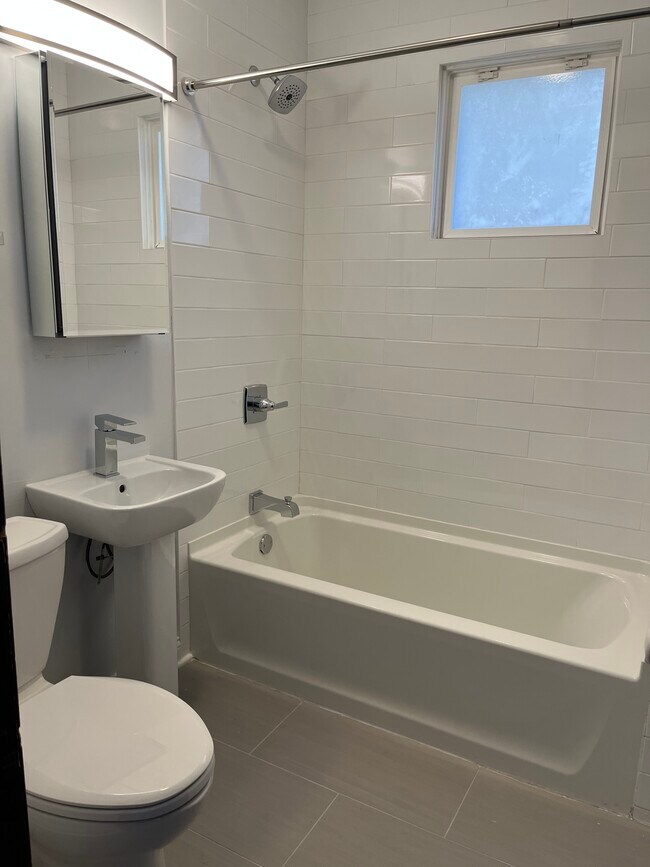 Bathroom - 1326 W George St