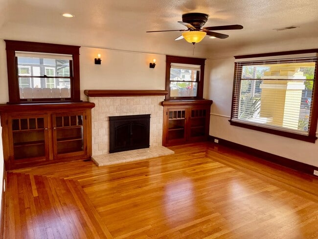 Building Photo - Classic NorthPark Craftsman