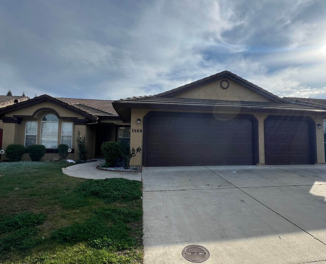 1668 Michelle Dr, Yuba City, CA 95993 House Rental in Yuba City, CA