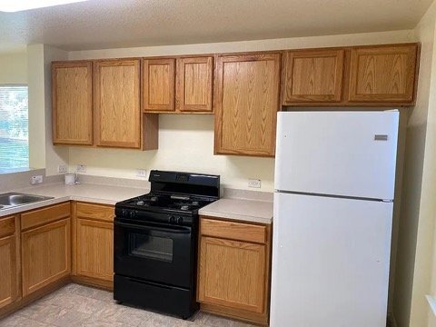 Building Photo - 13023 Pleasant Valley Dr
