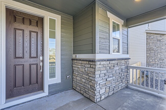 Building Photo - Stunning New Build in Aurora with Sleek Fi...