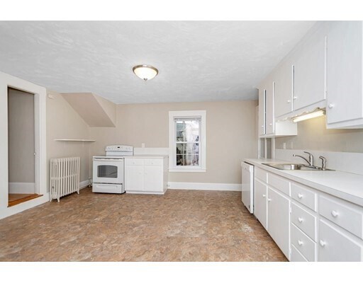 Building Photo - 272 Main St