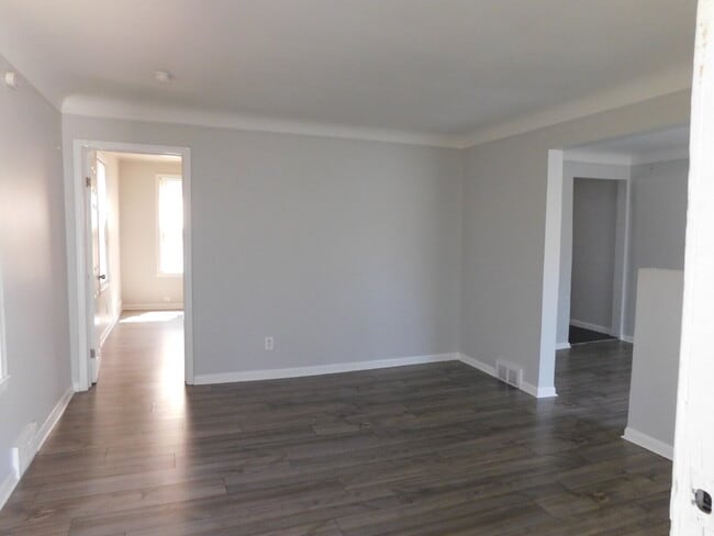 Building Photo - 23546 Glenbrook St