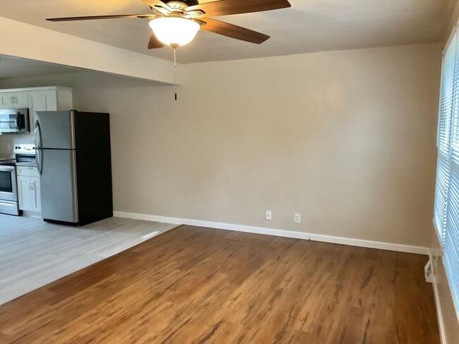 Building Photo - Brick Duplex with 2 bedrooms, 1 bath