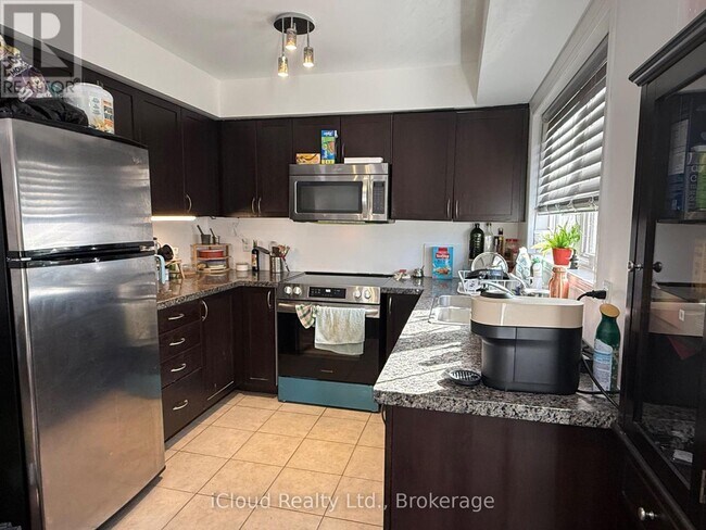 Photo du bâtiment - 2460 Post Rd