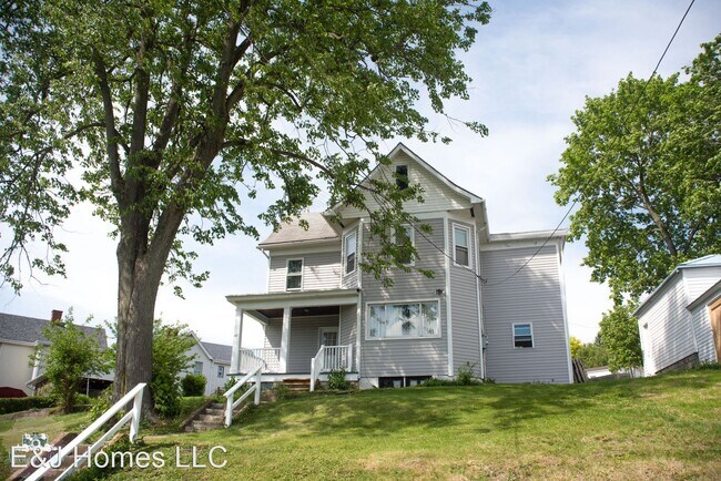 Building Photo - 4 br, 2 bath House - 25 3rd Street
