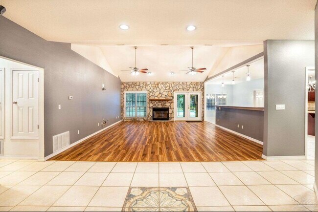 Foto del edificio - 1911 Tillman Ln