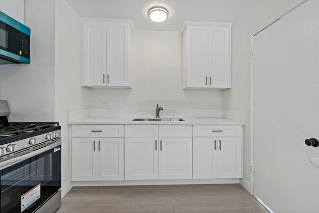 Foto del edificio - 5179 Bangor St