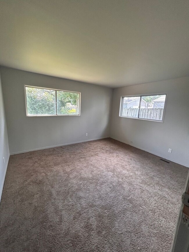 Building Photo - 6220 Chatham Dr