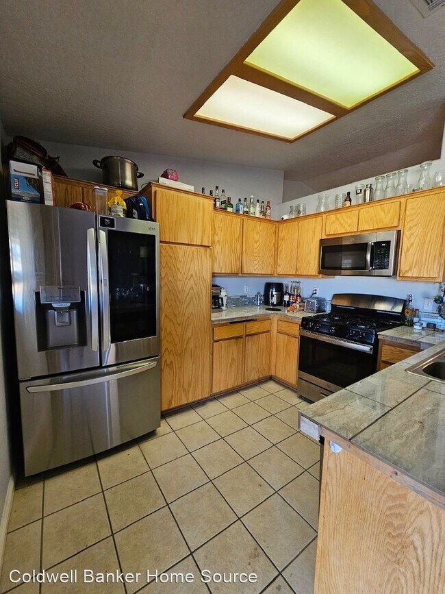 Foto del edificio - 3 br, 2 bath House - 22227 Mohican Ave.