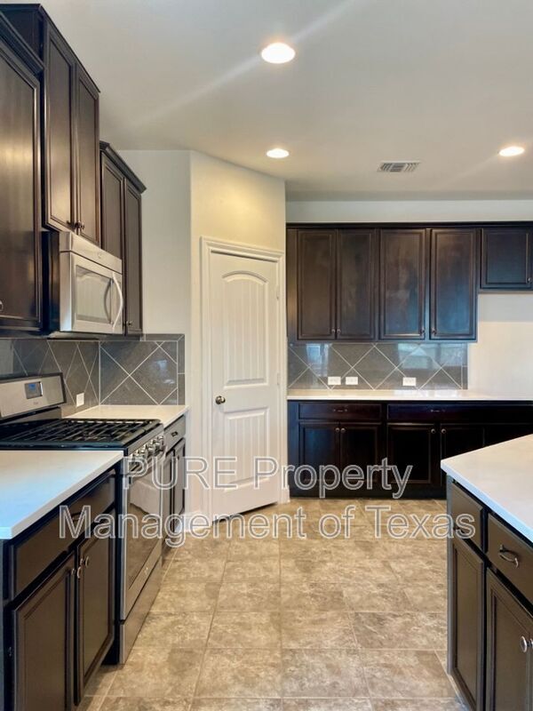 Building Photo - 1033 Clove Hitch Dr