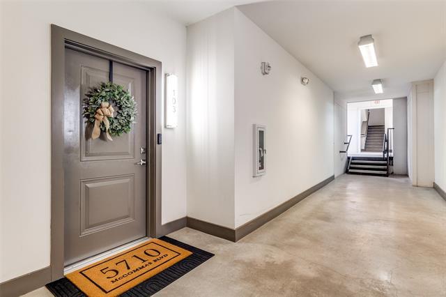 Foto del edificio - 5710 McCommas Blvd