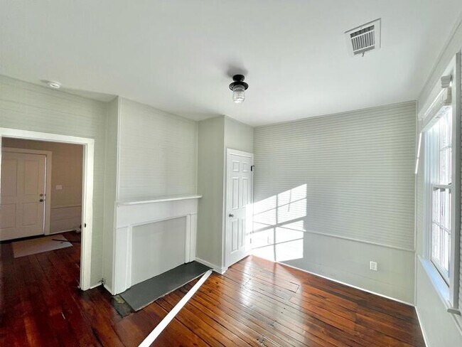 Foto del edificio - 114 W Anderson St