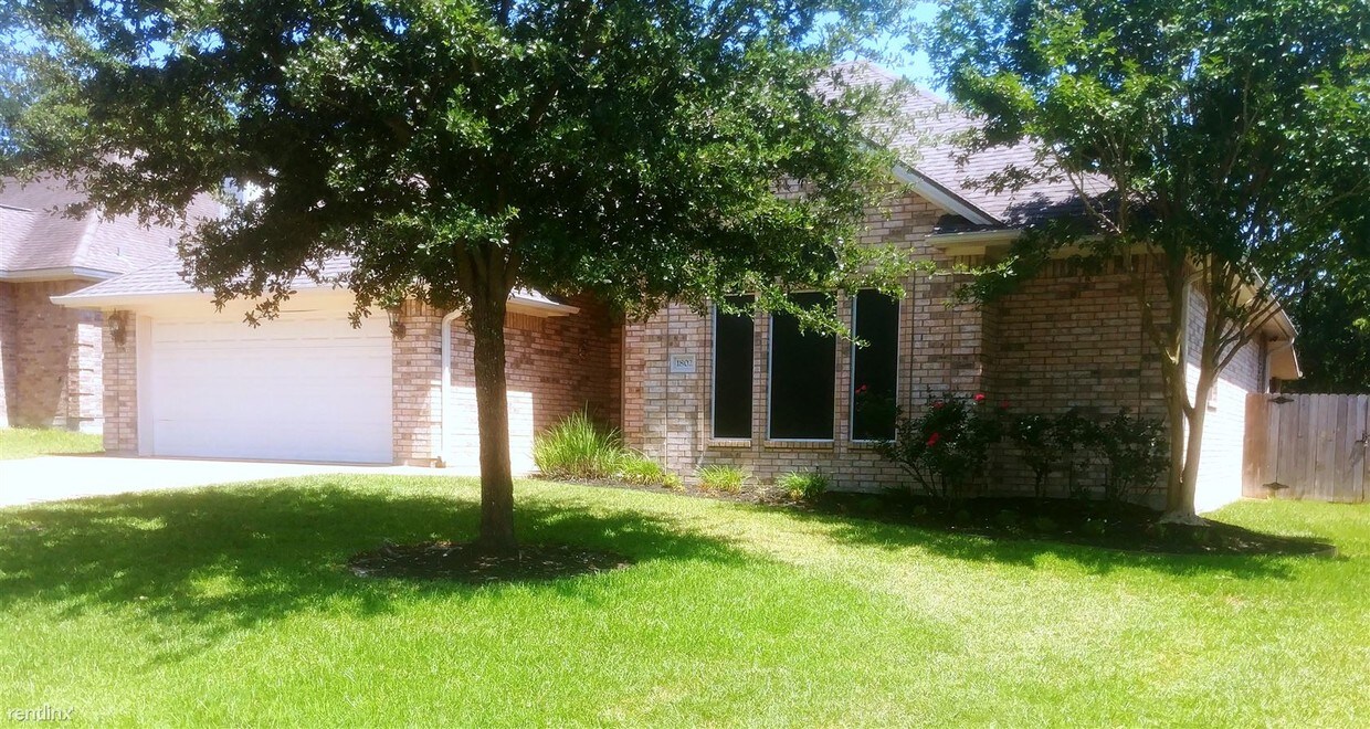 Foto principal - 1802 White Stone Dr