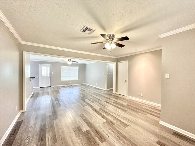 Building Photo - 5818 Birchmont Dr