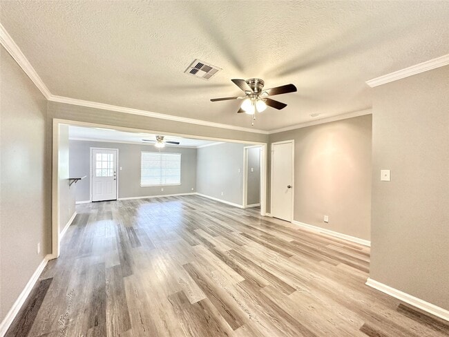 Foto del edificio - 5818 Birchmont Dr