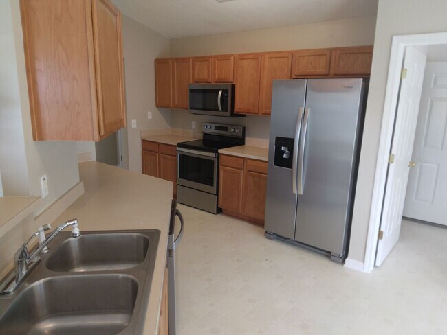 Foto del edificio - $1,995 - Pet Friendly, 3 Bedroom, 2 Bath H...