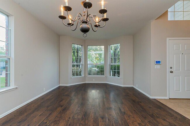 Building Photo - 2624 Prospect Hill Dr