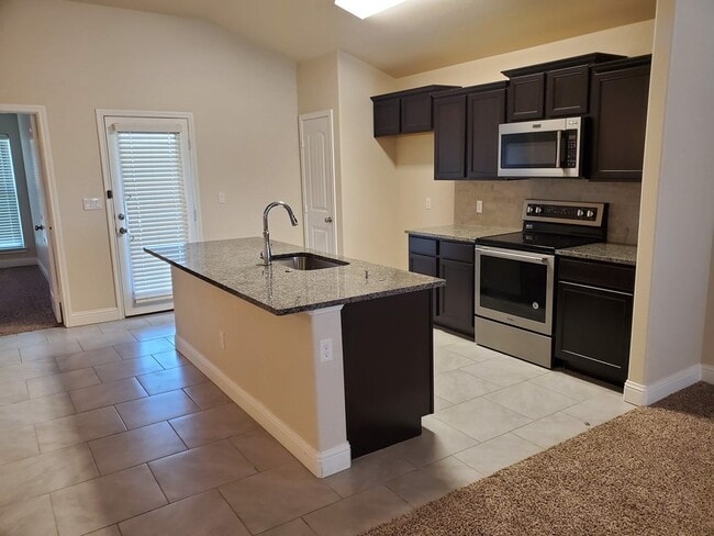 Foto del edificio - 710 E 94th St