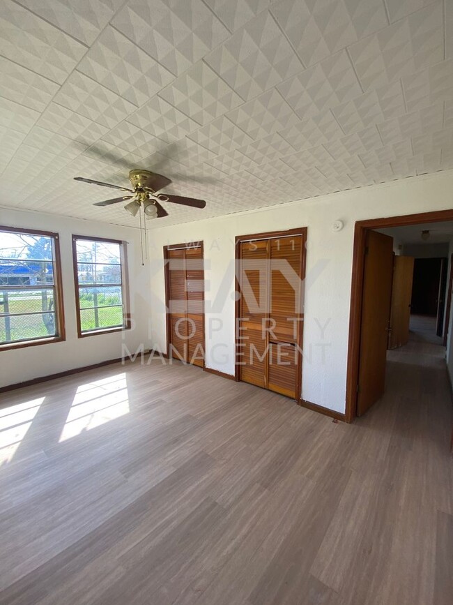 Foto del edificio - 3 bedroom, 2 bathroom home available in Ne...